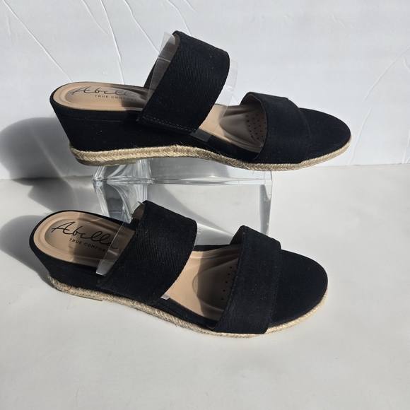 Abella Black Women's Sandals. Size 6 - Picture 1 of 4